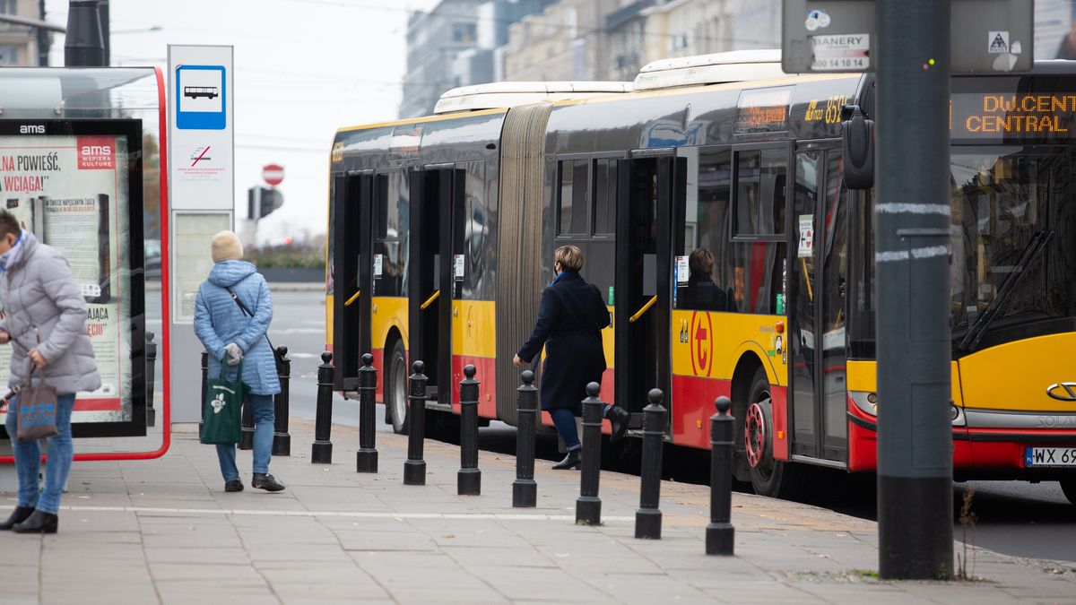 autobus przystanek warszawa komunikacja miejska tramwaj transport publiczny