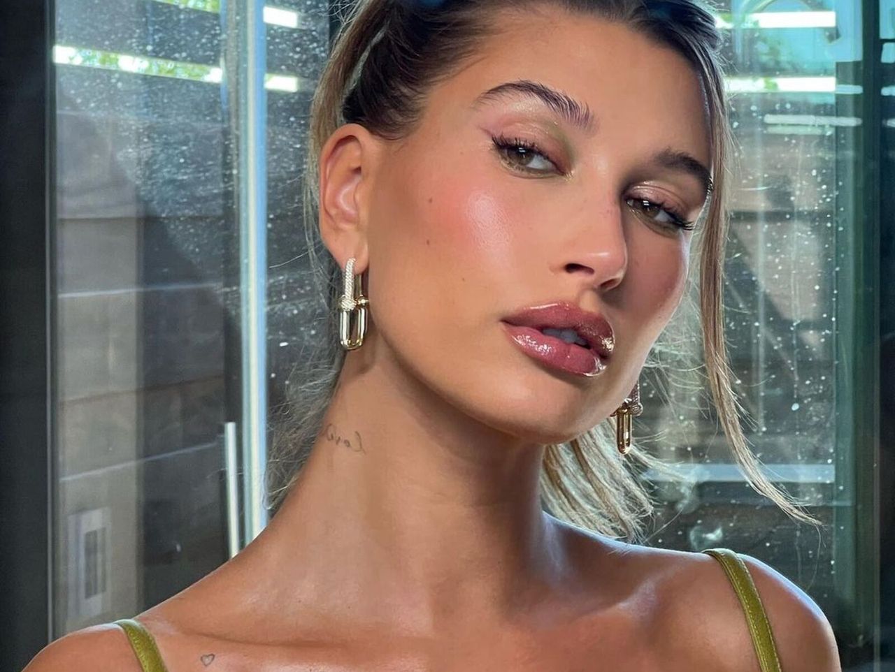 Hailey Bieber to fanka bronzerów w kremie
Instagram/haileybieber