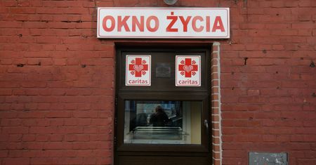 Zdarzają się różne prośby. Ksiądz o funkcjonowaniu okna życia