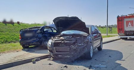 Groźny wypadek obok Zalewu Kraśnickiego. Sześć osób, w tym dwoje dzieci, trafiło do szpitala. Droga zablokowana