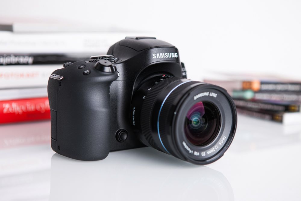 Samsung NX30 - solidny, wygodny, ale nie bez wad [test]