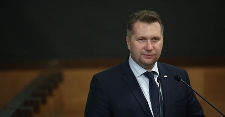 Czarnek dalej ministrem. "To opozycja zachęca do demoralizacji"