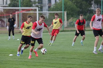 Korona II Kielce zaczęła przygotowania do sezonu 2025/2026 w Betclic 3. Lidze. Zobacz zdjęcia z pierwszego treningu