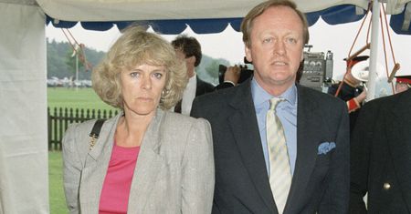 Nikt o nim nie pamięta. Co się stało z pierwszym mężem Camilli Parker Bowles?