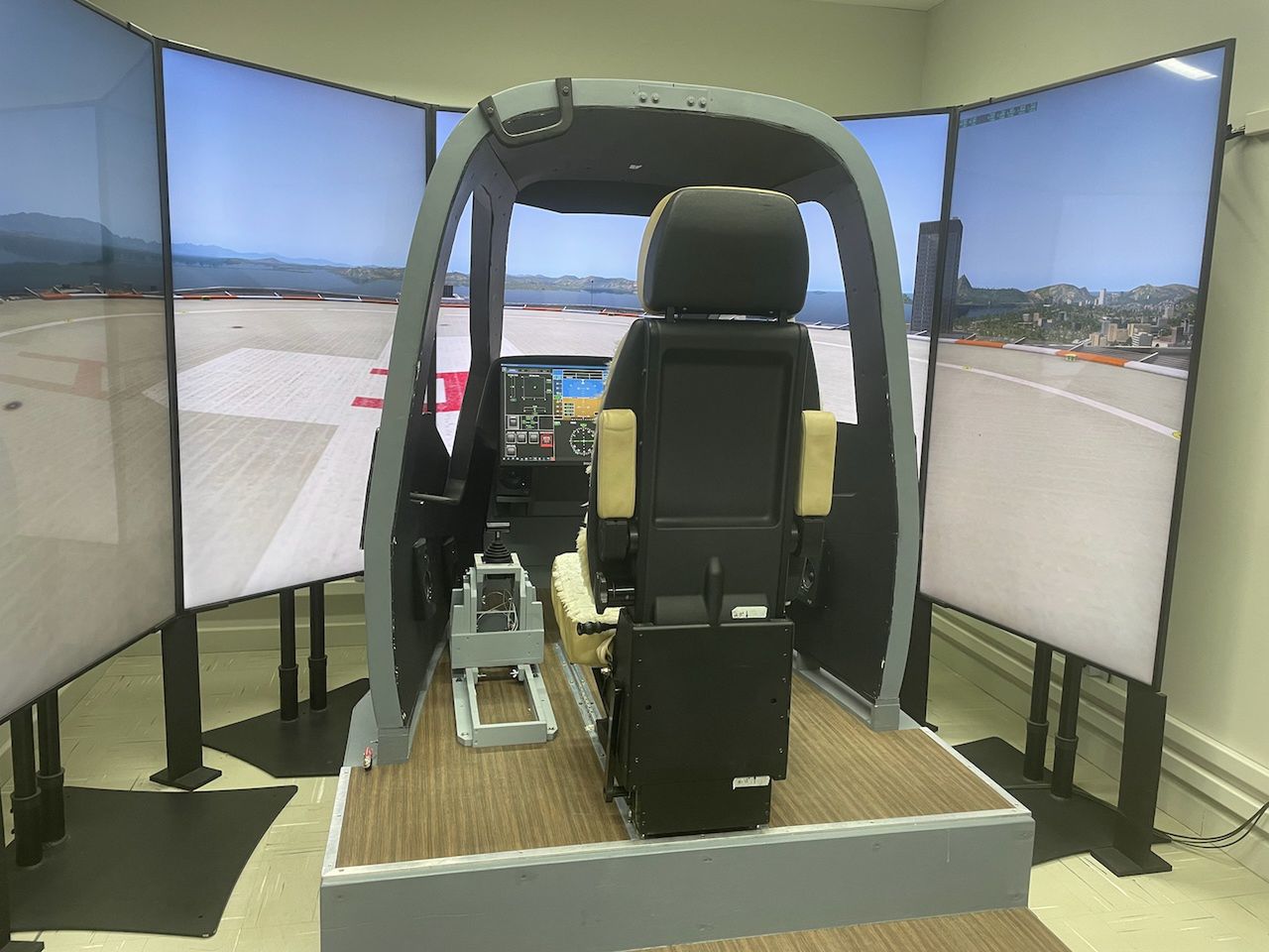 Eve Air Mobility. Symulator eVTOL