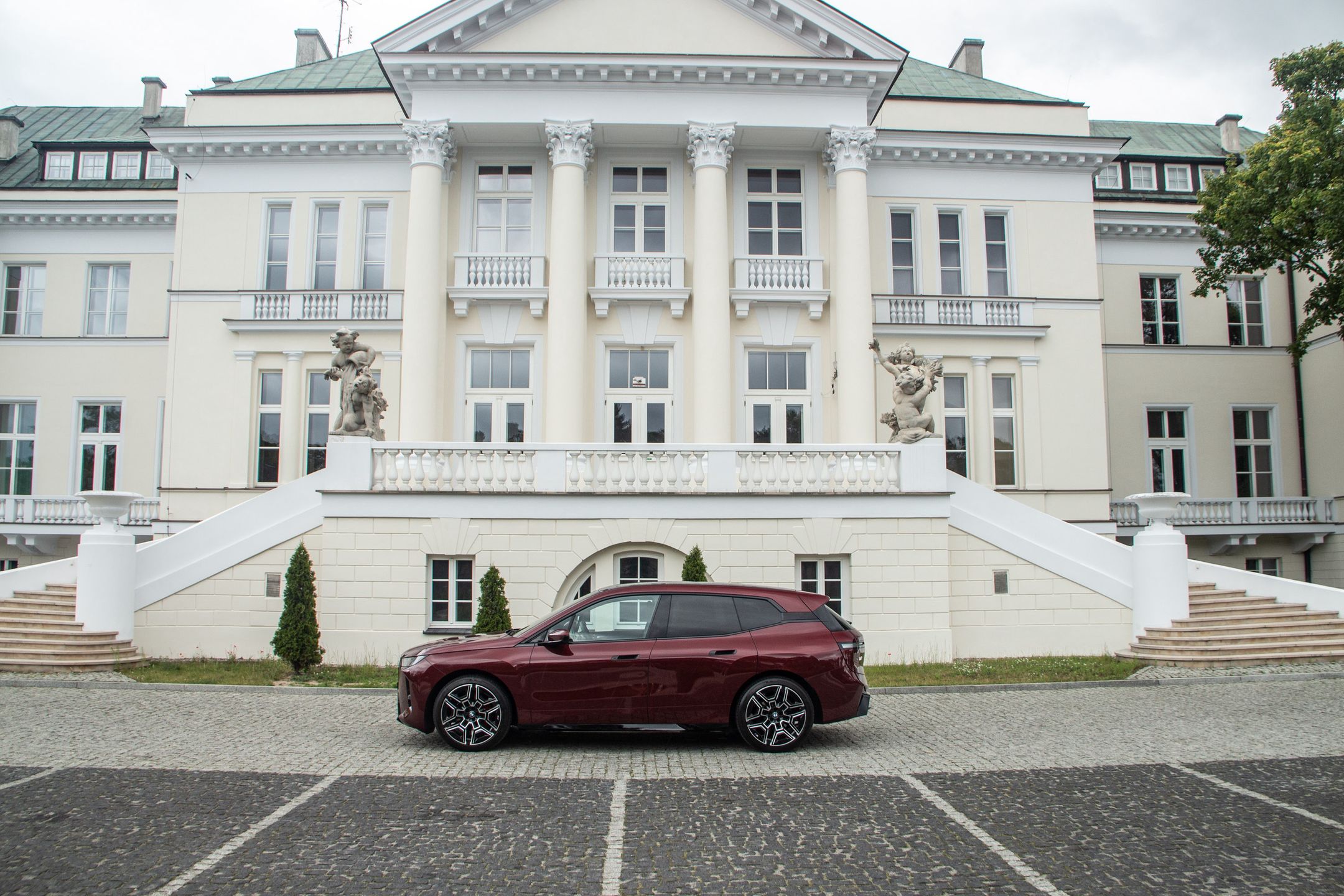 BMW iX