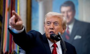 Senat USA przyjął rezolucję przeciw cłom Trumpa