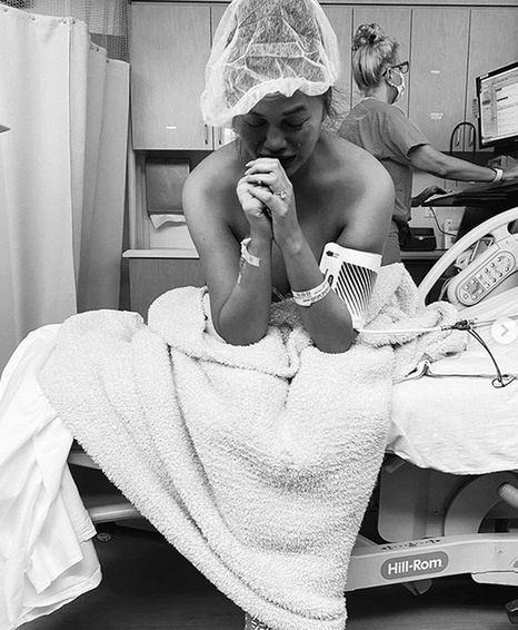 Chrissy Teigen poroniła w zaawansowanej ciąży
