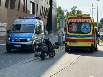 Czołowe zderzenie dwóch rowerzystów. Jeden z nich z otwartym złamaniem ręki w szpitalu