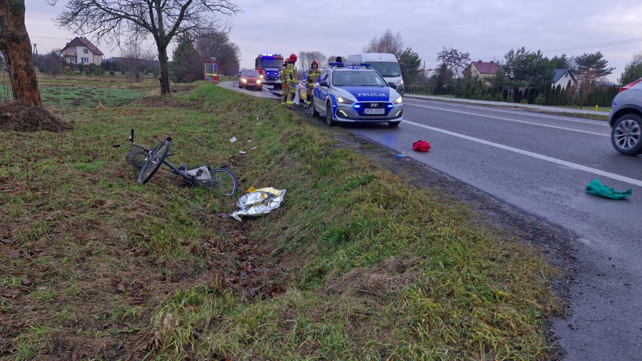 Struża Kolonia: Rowerzysta wjechał wprost pod auto. Miał sporo szczęścia