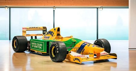 Schumacher odniósł w nim pierwsze zwycięstwo. Teraz bolid jest na sprzedaż