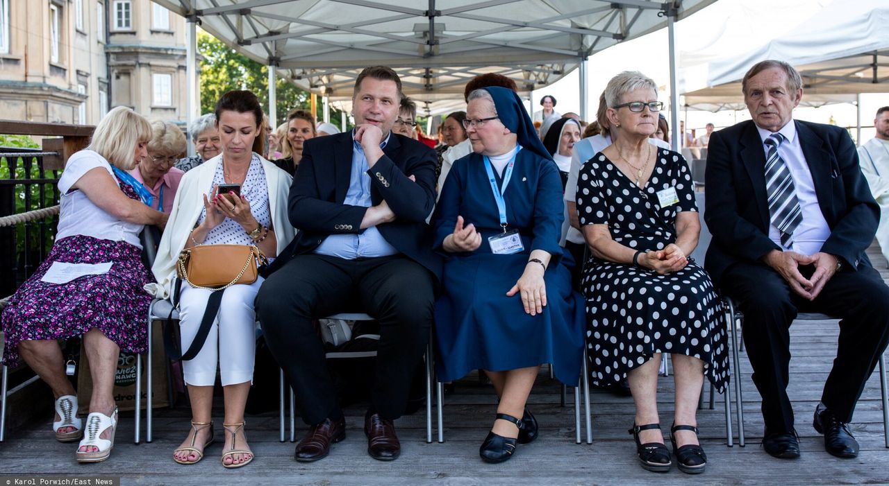 Jasna Góra. Czarnek z żoną w pierwszym rzędzie. To nie umknęło o. Rydzykowi