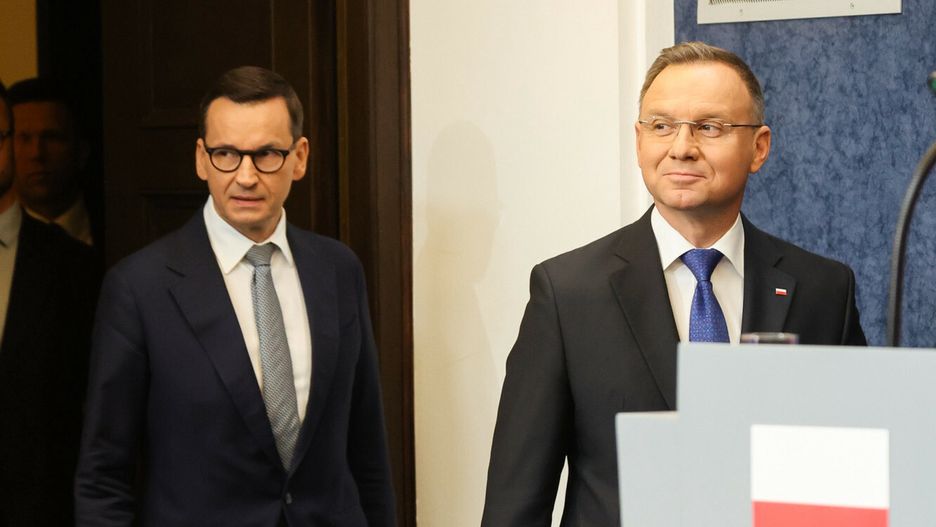 Prezydent i premier o unijnym pakcie migracyjnym05.10.2023 Warszawa Wspolna wypowiedz dla mediow prezydenta Andrzeja Dudy i premiera Mateusza Morawieckiego o unijnym pakcie migracyjnym
fot. Jacek Dominski/REPORTER
n/z: Mateusz Morawiecki, Andrzej DudaJacek Dominski/REPORTER