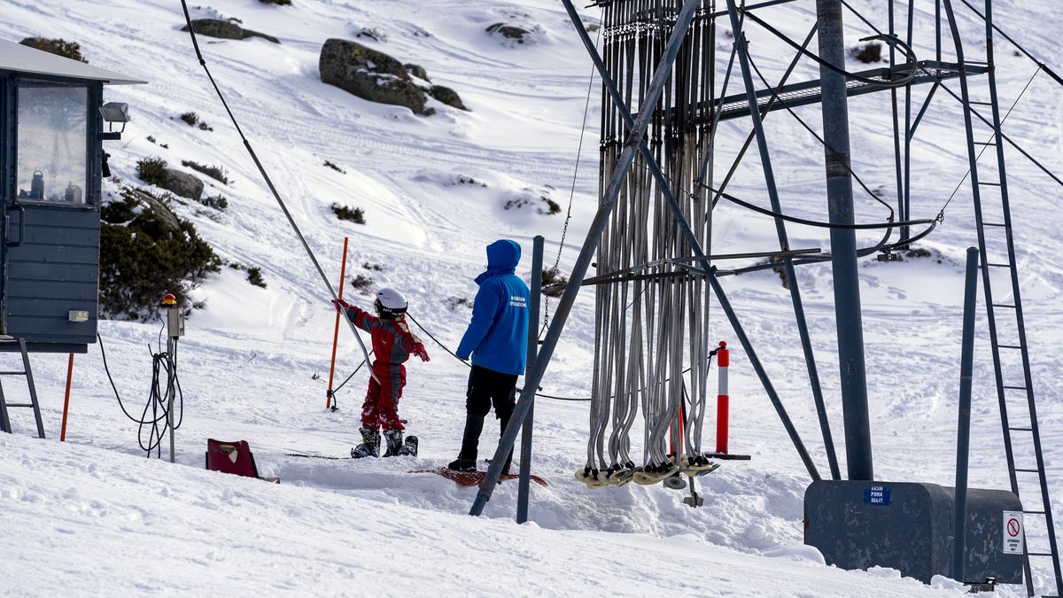 CHARLOTTE PASS, AUSTRALIA - JULY 07: One lone child takes a t-bar onto the slopes at the Charlotte Pass Snow Resort on July 07, 2021 in Charlotte Pass, Australia. Ski resorts in the alpine region of NSW are struggling financially as ongoing COVID-19 restrictions force thousands of holidaymakers to cancel ski trips due to the ongoing lockdown across Sydney. Lockdown restrictions have been extended by another week across Greater Sydney, the Blue Mountains, the Central Coast and Wollongong as NSW health authorities work to contain a growing COVID-19 cluster. Restrictions will remain in place until midnight on Friday 16 July. All residents in areas subject to stay-at-home orders are only permitted to leave their homes for essential reasons, including purchasing essential goods, accessing or providing care/healthcare, work, education and exercise. Students in greater Sydney will not return to face-to-face classes when holidays end next Tuesday and will begin the new term with online classes. Regional schools will reopen for face-to-face learning as planned on 13 July for term three. (Photo by Bill Blair#JM/Getty Images)