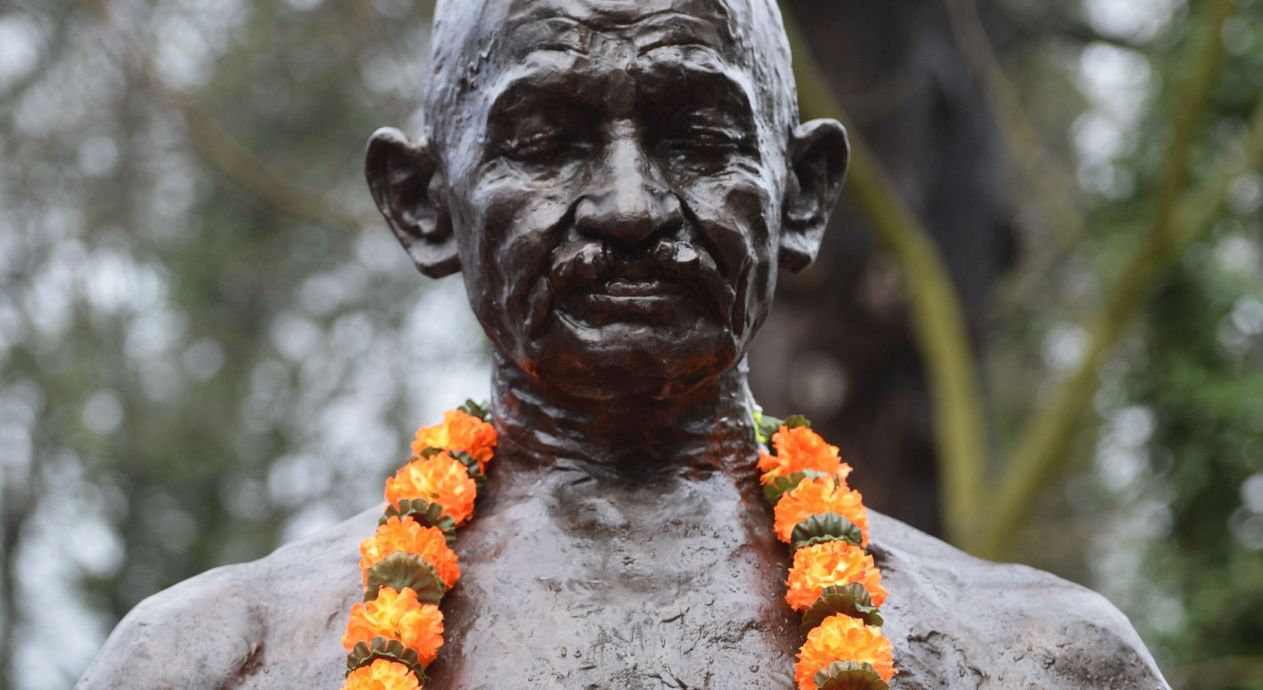 W 150 rocznicę urodzin skradziono prochy Gandhiego, a pomnik zniszczono
