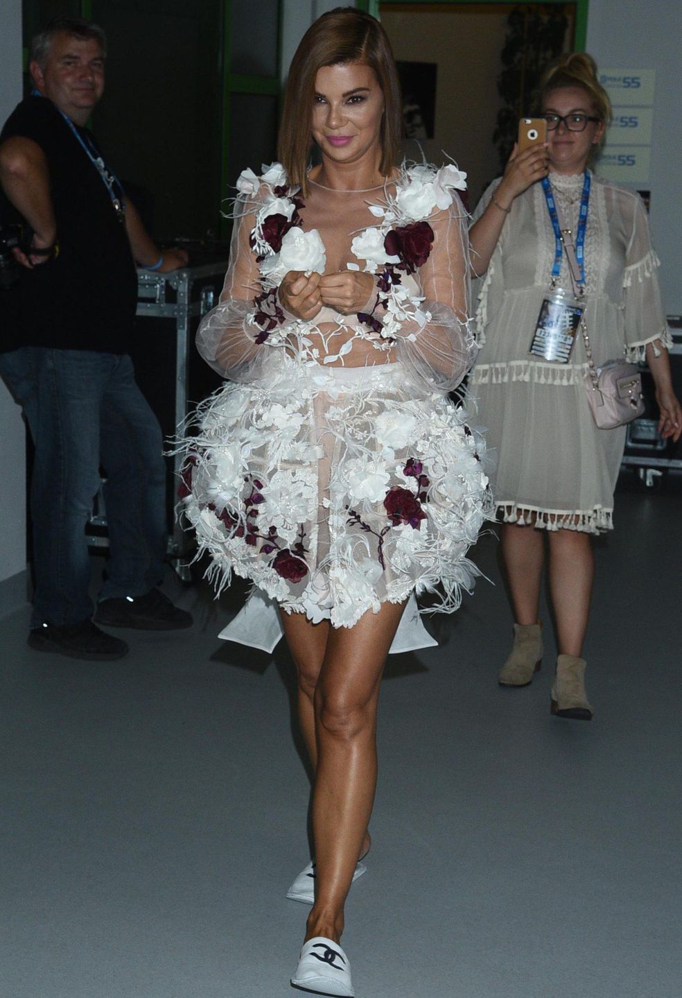 Edyta Górniak w kapciach Chanel za kulisami festiwalu w Opolu 2018