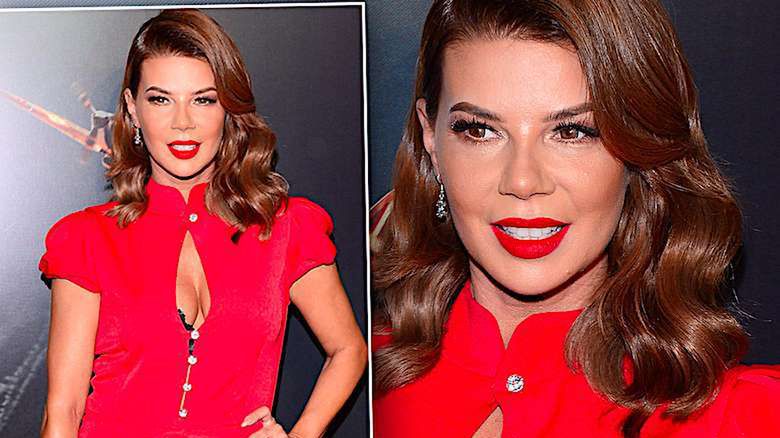 Edyta Górniak, Dywizjon 303, czerwona sukienka