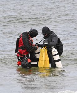 Wyławiają zwłoki dziecka, a z plaży zbiega się tłum. Ludzie, okażcie trochę człowieczeństwa!