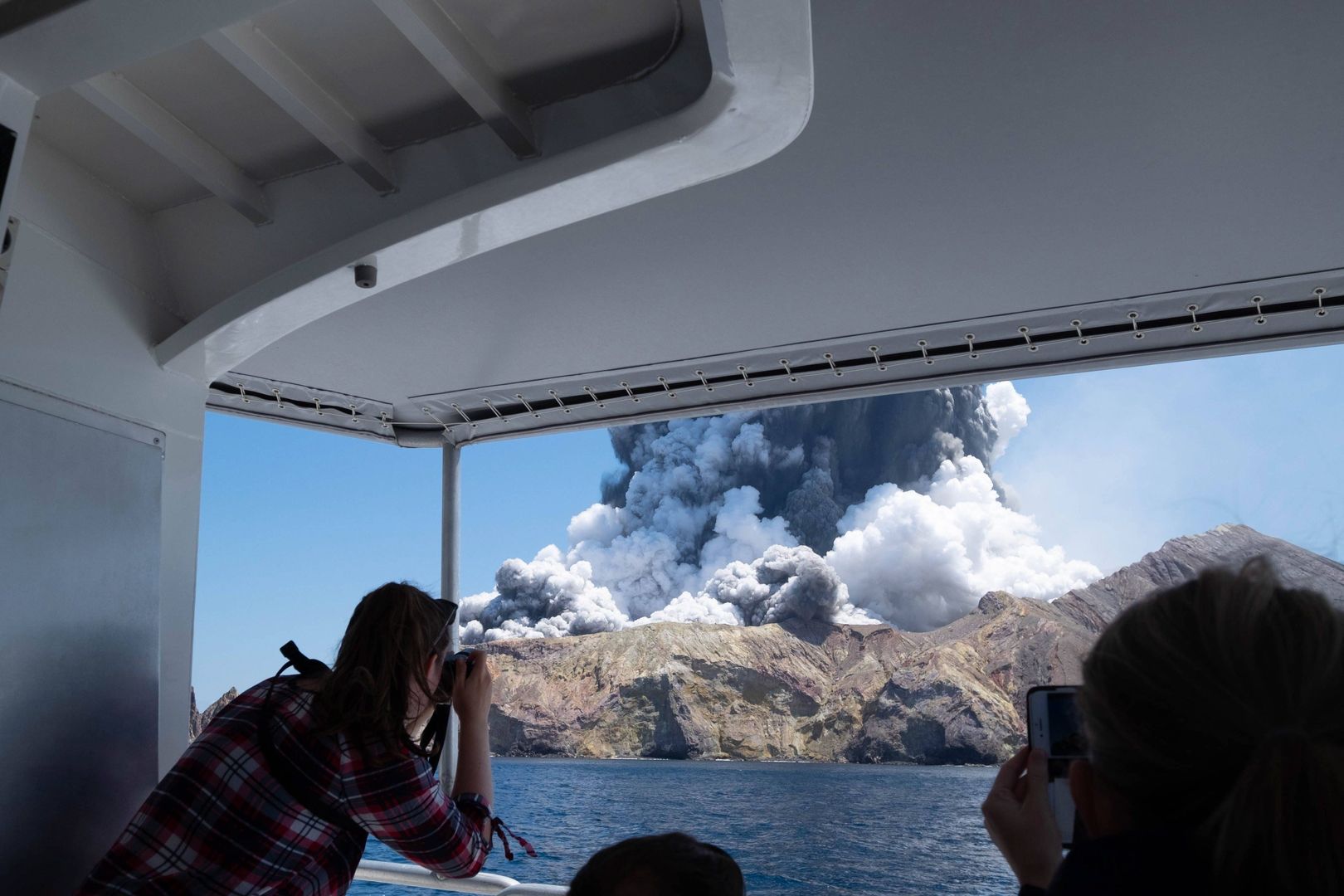 Erupcja wulkanu na White Island w Nowej Zelandii 