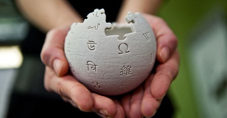 Sto lat, Wikipedio! Ulubiona internetowa encyklopedia kończy 18 lat
