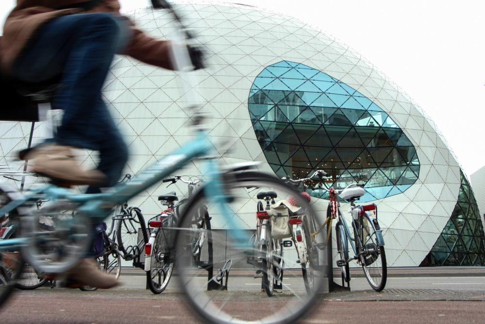 Lotnisko Eindhoven (Eindhoven Airport). Jak dojechać do centrum miasta?