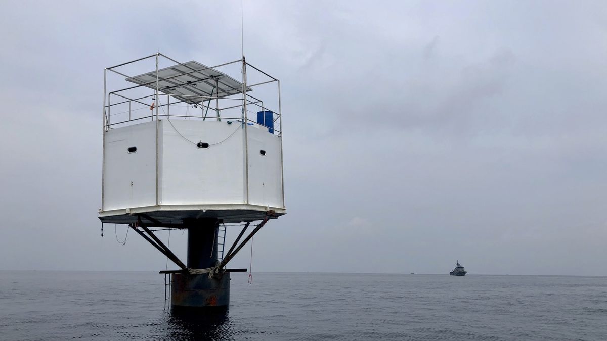 Armia twierdzi, że platforma stoi 12 mil morskich od jej wybrzeża