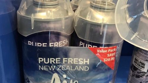 W jednym ze sklepów na lotnisku w Auckland dziennikarz Damian Christie zauważył taką oto pamiątkę z Nowej Zelandii