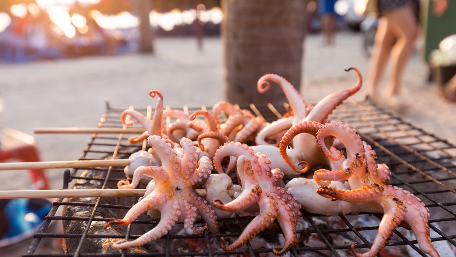 Wybierając się w egzotyczna podróż, warto spróbować regionalnych potraw. 