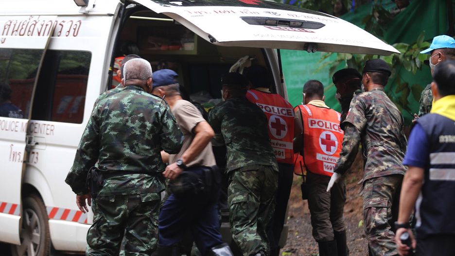 Z jaskini wydobyto już pięciu chłopców