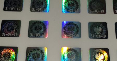 Studenckie zniżki bez studiowania. Hologramowy biznes wciąż kwitnie
