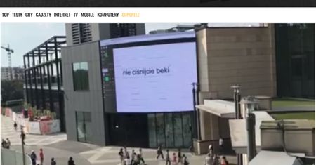 Hakerzy przejęli ekran LED w warszawskim centrum handlowym. Co było ich celem?
