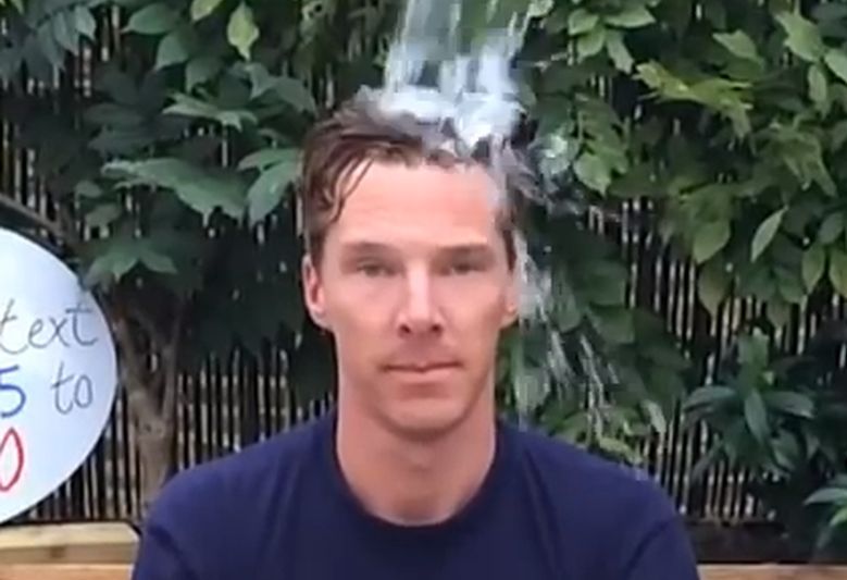 Benedict Cumberbatch zrobił najśmieszniejszego splasha [wideo]
