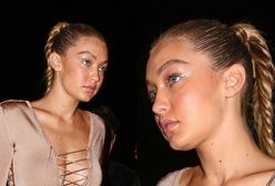 Gigi Hadid w beżowej sukience z odważnym dekoltem