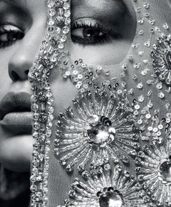 Gigi Hadid na pierwszej w historii okładce Vogue Arabia