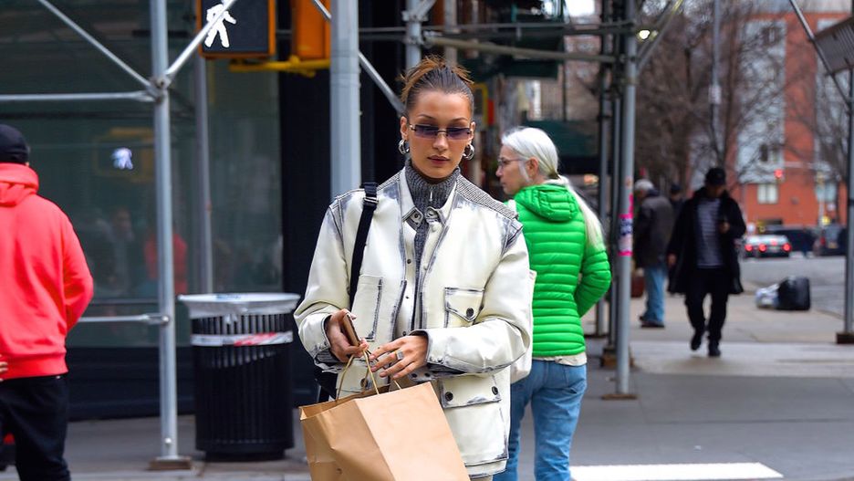 Bella Hadid na spacerze w Nowym Jorku, 4 lutego 2020.