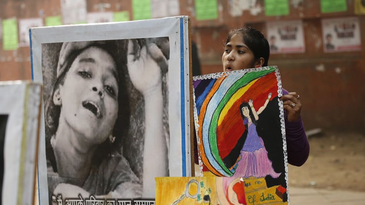 Indie. Zdjęcie Jyoti Singh Pandey, ofiary zbiorowego gwałtu. Okoliczności jej śmierci były tak szokujące, że doprowadziły do zmian w prawie.
