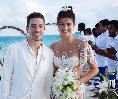 Isabeli Fontana i Diego Ferrero wzięli bajkowy ślub na plaży.