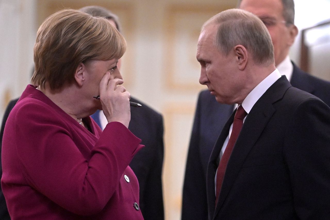 Władimir Putin przyjął Angelę Merkel. "Stała się petentką"