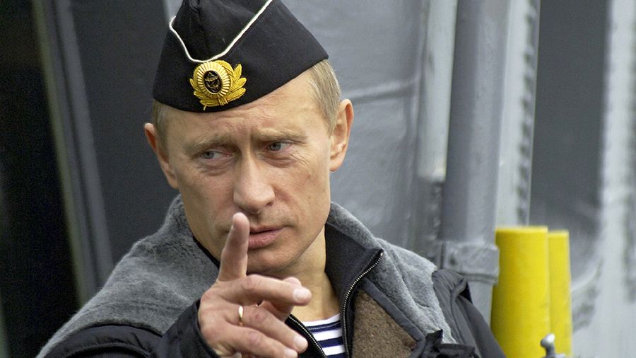 Prezydent Rosji Władimir Putin wizytuje rosyjski lotniskowiec Admirał Kuzniecow