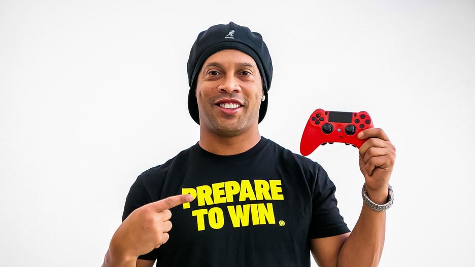 Ronaldinho jako "trener" e-sportu