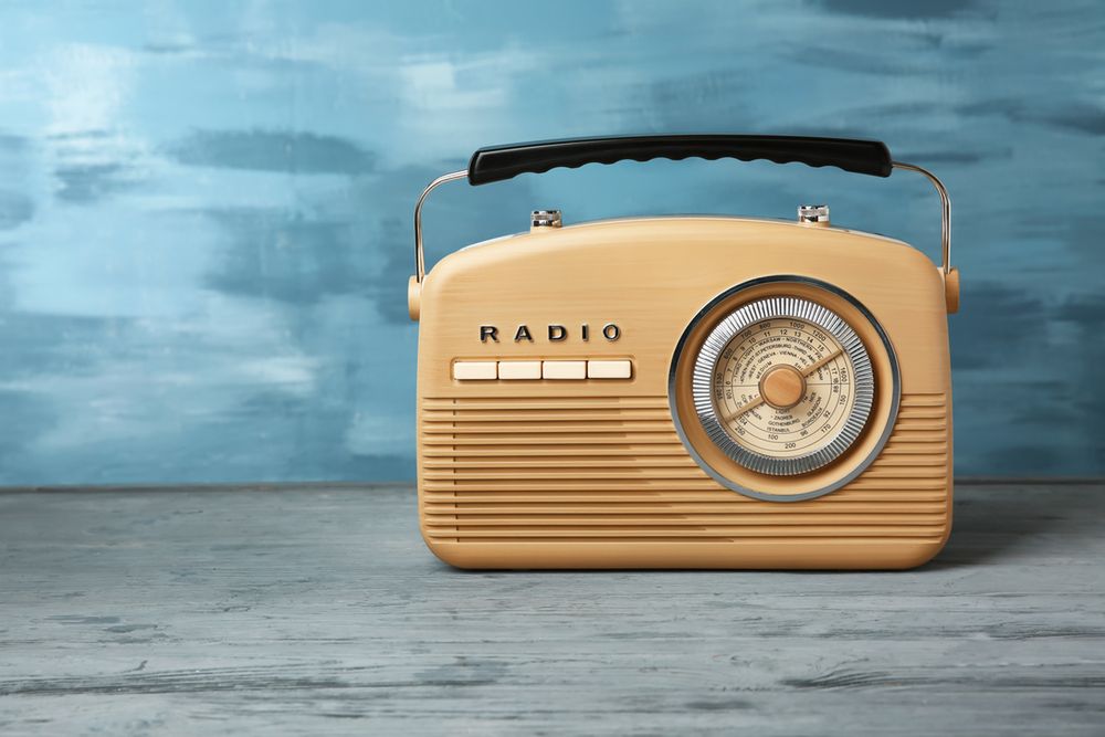 Radio jako dekoracja we wnętrzu. Przegląd inspiracji w stylu retro
