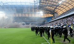 Skandal na meczu pretekstem do politycznej wojenki na słowa. Potrzebne jest nowe prawo