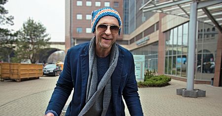 Janusz Chabior jeździ mustangiem. Jego auto jest jak większość bohaterów granych prze aktora