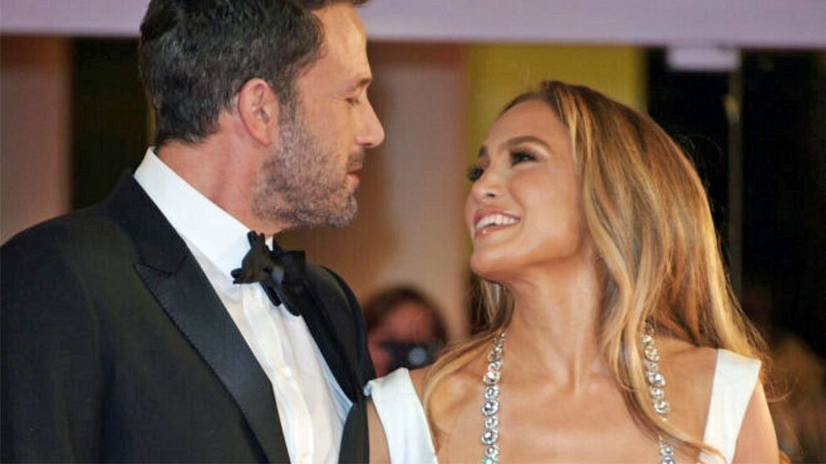 Jennifer Lopez i Ben Affleck już po zaręczynach? Od ogromnego pierścionka na palcu gwiazdy nie można oderwać oczu