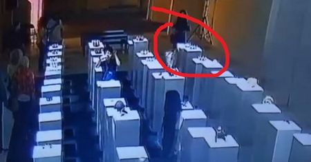 Chciała zrobić sobie selfie w galerii sztuki. Uruchomiła "domino" warte 200 tys. dolarów