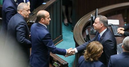 Ustawa dyscyplinująca sędziów. Andrzej Duda zaprosił przedstawicieli klubów parlamentarnych i kół sejmowych do Pałacu Prezydenckiego