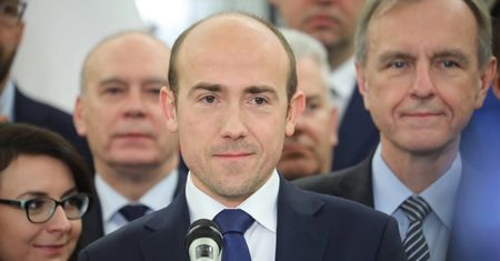 Borys Budka o przedterminowych wyborach. "Podniosę za tym rękę"
