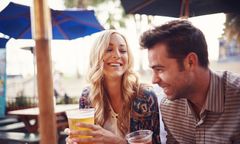 Czułe słówka za pieniądze. Jedno "kotku" wystarczy, żeby pójść z torbami