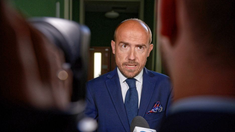 "Zdradził w najbardziej ordynarny sposób" - mówił Borys Budka o Kałuży