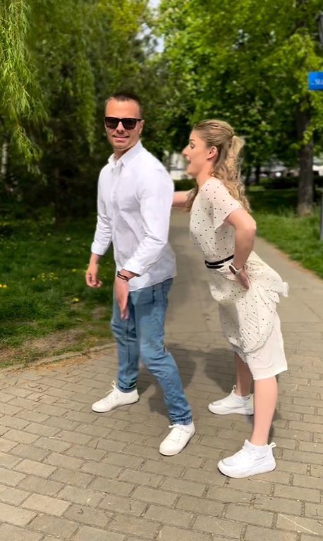 Marcin Hakiel tańczy z partnerką na ulicy